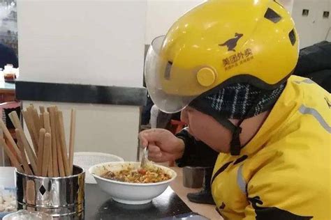 外卖小哥送餐10年在北京二环买房，200万的房子，这是真的吗？_优惠_收入_午餐
