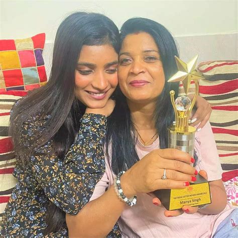 Manya Singh dedicates her award to her mother!