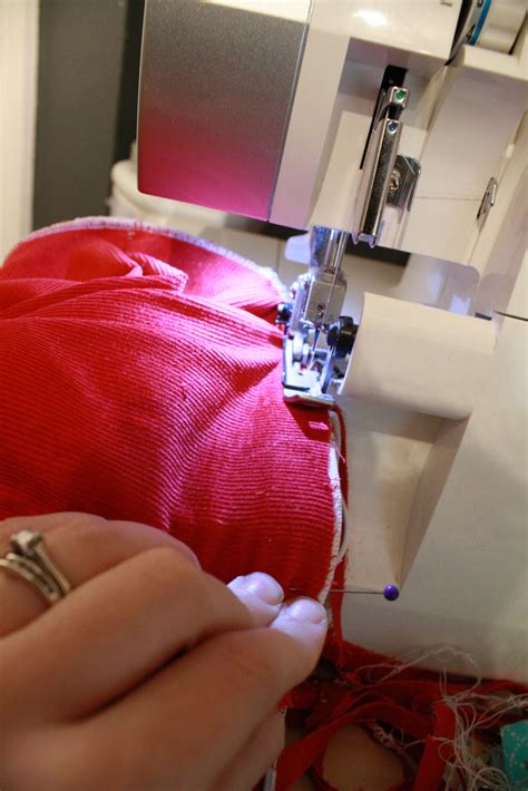 Sewing Elastic with Serger Tutorial 的图像结果