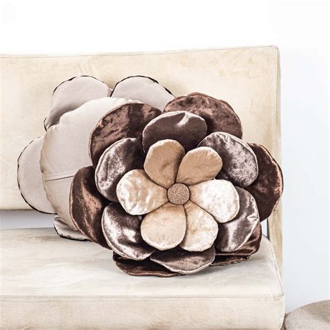 Charming Rose-Shaped Cushion Cover – Aawrun