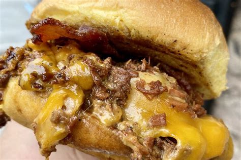 Sum Pig puts puts sandwiches and more on track at the Fort Washington ...