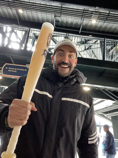 Mike Ryan (Ruiz) ⭐️⭐️ on Twitter: "Beer bat. https://t.co/XiDD2FusUd ...