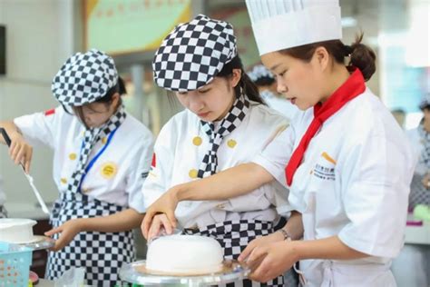 西式面点师资格证怎么考_西点考证_陕西新东方烹饪学校