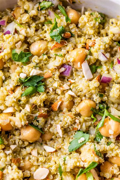 Quinoa Chickpea Salad {Light & Flavorful!} – WellPlated.com