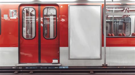 Mumbai Local Train Mockup 的图像结果