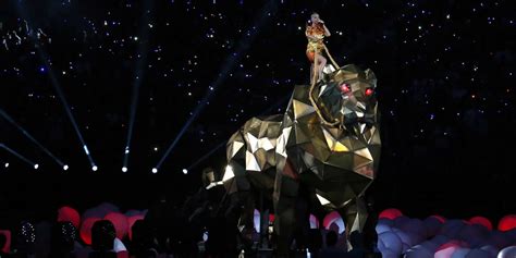 Katy Perry rode into the Super Bowl halftime show on a giant robotic ...