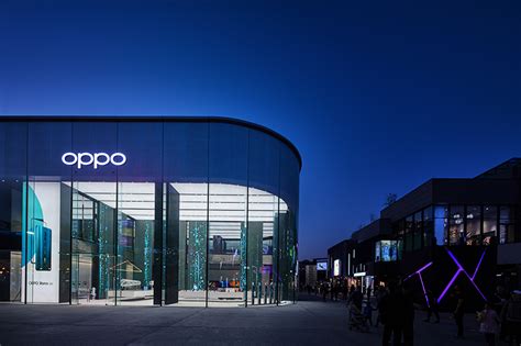 OPPO关闭国内首家超级旗舰店，它要收缩线下转战线上 | 第一财经杂志