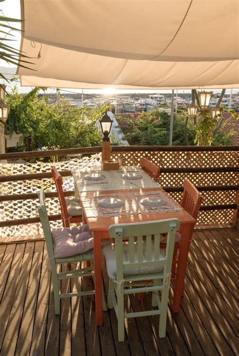 Outdoor Cafe 的图像结果