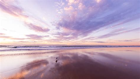 Sunrise over the ocean with clouds in winter sky on the Gold Coast ...