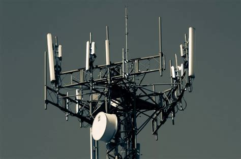 A homemade cell tower allowed fraudsters in the UK to bombard people ...