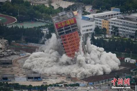 郑州爆破6栋高楼 动用552公斤炸药_大鹏网