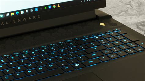 Alienware 19 Laptop 的图像结果