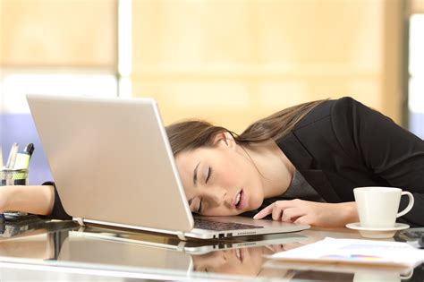 How to Stop Falling Asleep at Work | iStats.com