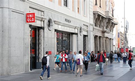 La dueña de Uniqlo desafía a Inditex con un plan para triplicar sus ...