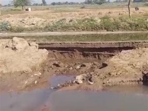 Nani Pipli District Canal on the outskirts of Radhanpur's Santnu ...