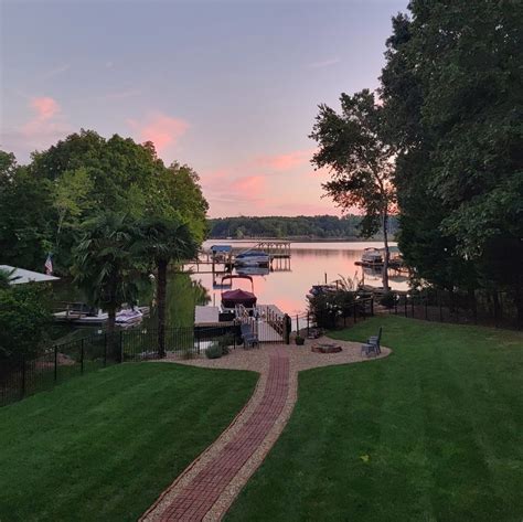 Lake Norman Waterfront Vacation Rentals - North Carolina, United States ...