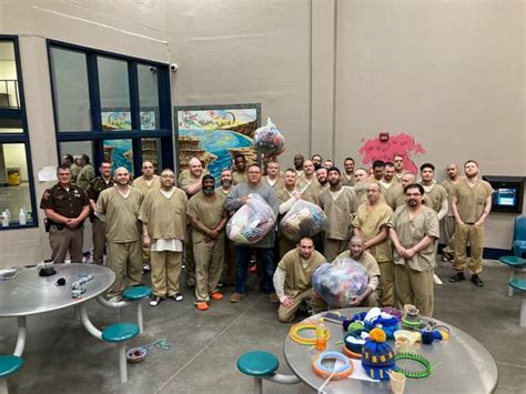 DAYS OF GIVING: Elkhart County Jail inmates make preemie hats for ...