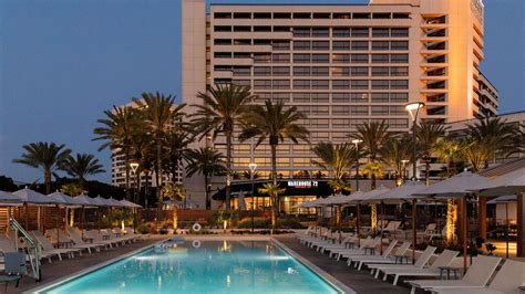 Hotel with Pool Near Disneyland | Hyatt Regency Irvine