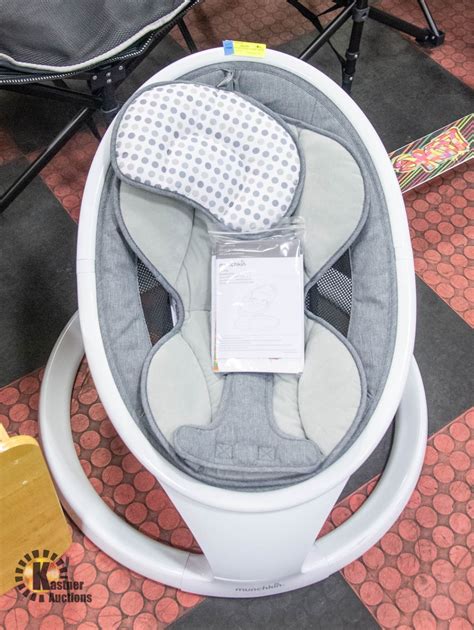 NEW MUNCHKIN BABY SWING WITH NATURAL SWAY