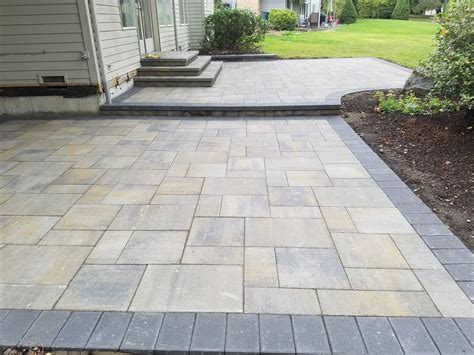 Belgard Lafitt Grana Paver Patio in Victorian Style