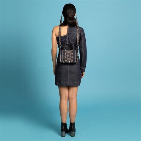 Shop Tote Bags, Laptop Bags, Shoulder Bags at Individual Design.In