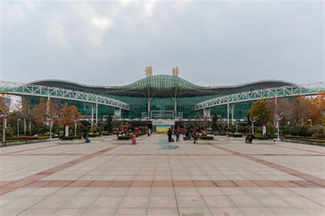 潍坊火车站南站房,最新进展来了!2020年1月竣工验收!_施工人员