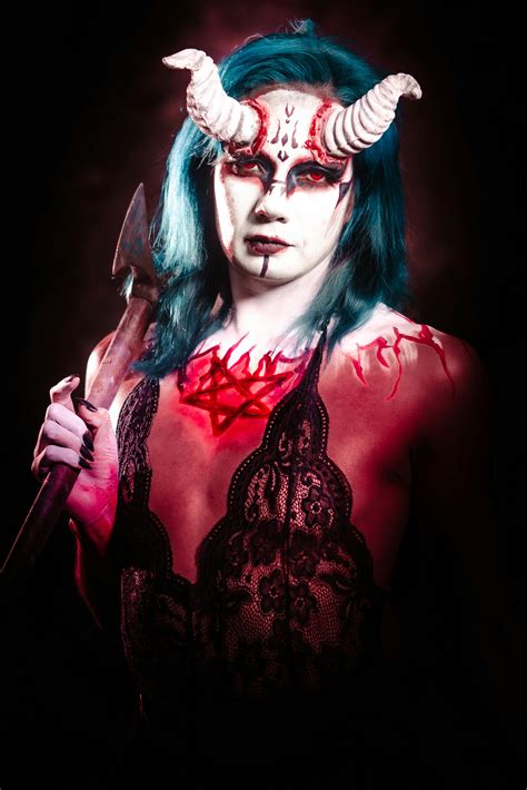 High Resolution Portrait Drawing 的图像结果