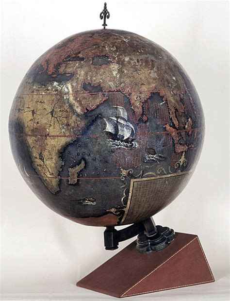 Distorted Inaccurate World Map 的图像结果