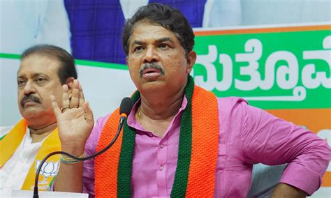 'Musical chair' among Cong leaders in Karnataka to replace Siddaramaiah ...