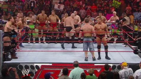 WWE经典强弱不等赛，约翰塞纳兰迪奥顿2人对战20人_凤凰网视频_凤凰网
