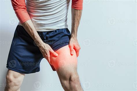 Medical problem of man with leg muscle pain. Person with leg muscle ...
