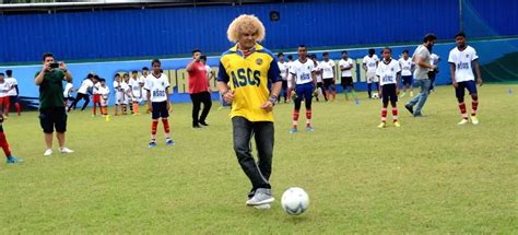 Carlos Valderrama visits ASOS - Aditya School Of Sports