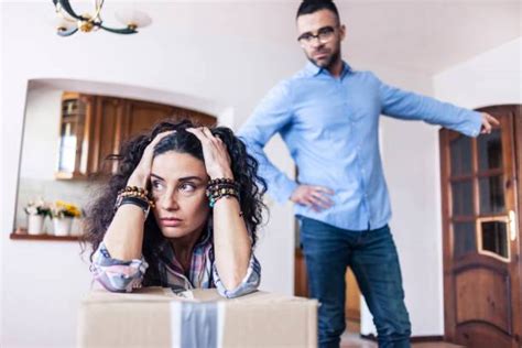 5 Warning Signs Your Girlfriend Might Be Planning to Leave You | காதலி ...