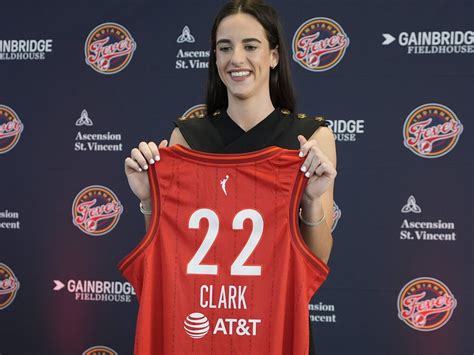 Caitlin Clark beats the entire Dallas Cowboys roster in jersey sales ...