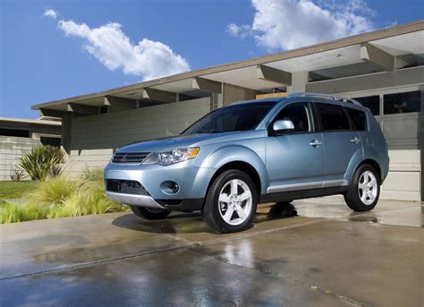 2008 Mitsubishi Outlander Pricing, Photos & Specs