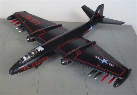 Large-Scale Jet Models 的图像结果