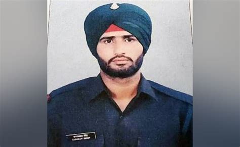 जम्मू कश्मीर: राजौरी सेक्टर में पाक ने किया सीजफायर का उल्लंघन, एक जवान ...