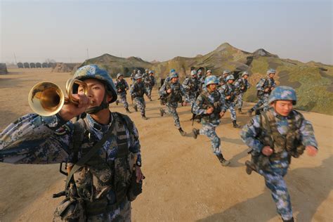 海军陆战队某旅：深蓝海疆，从“两栖尖兵”到“三栖精锐” - 中国军网