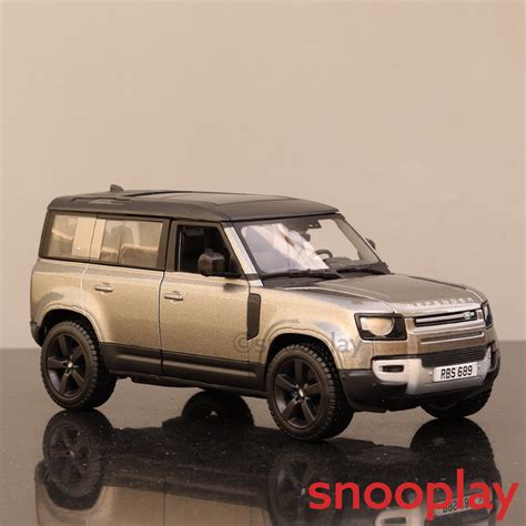 Bburago Original 2022 Land Rover Defender 110 Licensed Car | 1:24 Scal ...