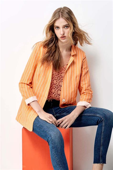 Business-Casual 女生 的图像结果