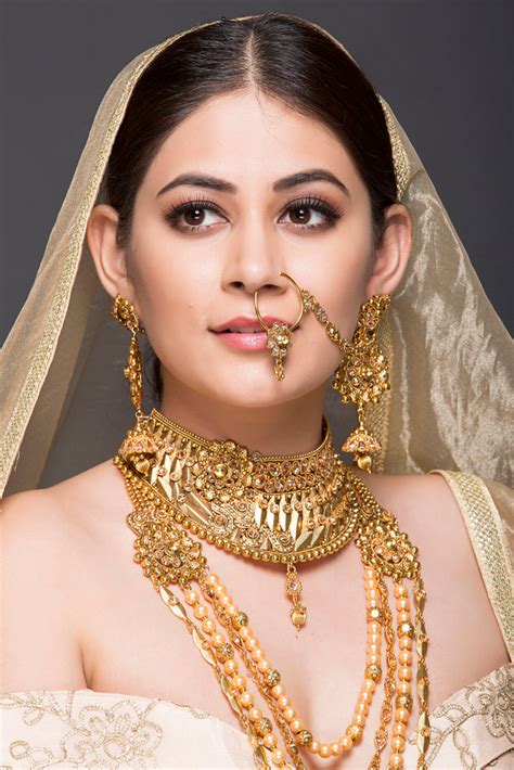 Golden Bridal Set With Pearls – Ricco India
