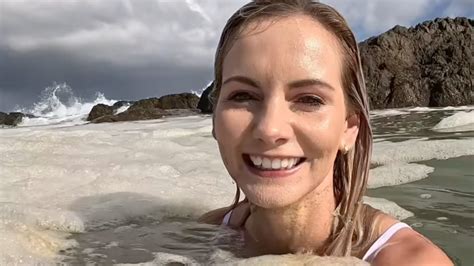 Elle pensait se baigner dans de la mousse de mer, jusqu’à cette ...