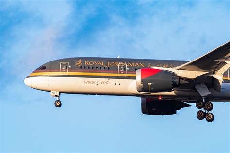 New video: Comparing the Royal Jordanian 787 in business and economy ...