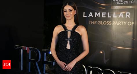 Ananya Panday Dress: Ananya Panday exudes ultimate glamour in sparkling ...