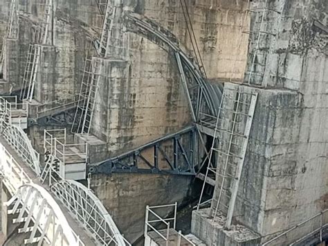 Main work of installation of screen plate of 9 gates of Mazoom Dam ...