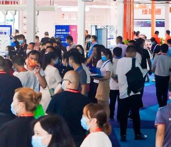 第四届深圳教育装备博览会举行 新科技、新材料、新工艺推动行业“上新”_读创客户端
