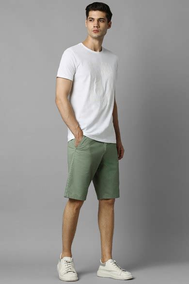 Buy Men Green Solid Slim Fit Shorts Online - 39651995 | Louis Philippe