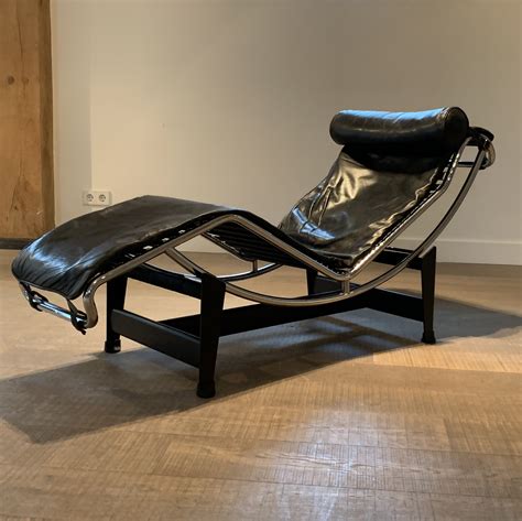 Le Corbusier LC4 black on black chaise lounge chair by Cassina, 1970s ...