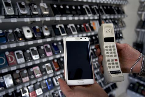 First Mobile Phone 的图像结果