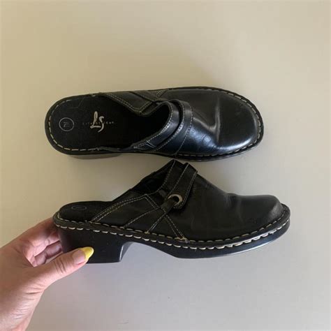 LEATHER CLOG MULES so cute and comfy! been worn... - Depop